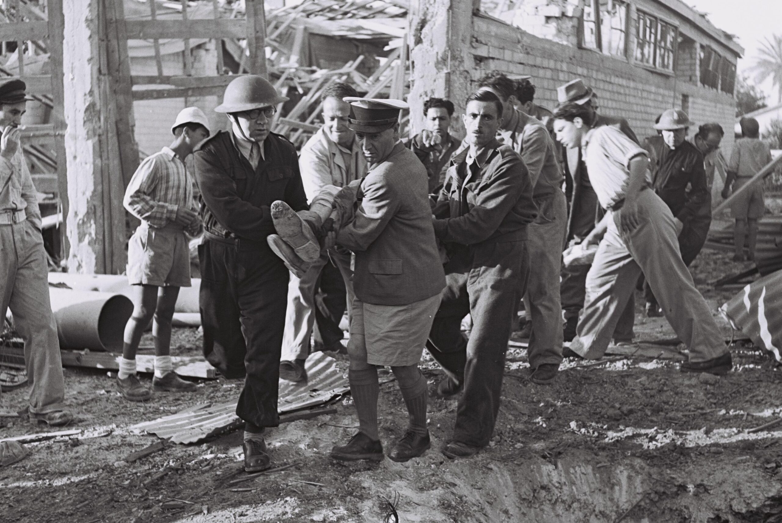 Volunteers evacuate a wounded man during the Egyptian bombing of Tel Aviv